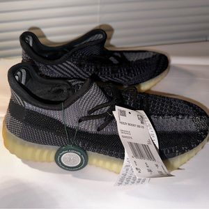 Yeezys size 6 1/2 women’s new no box got them off StockX
